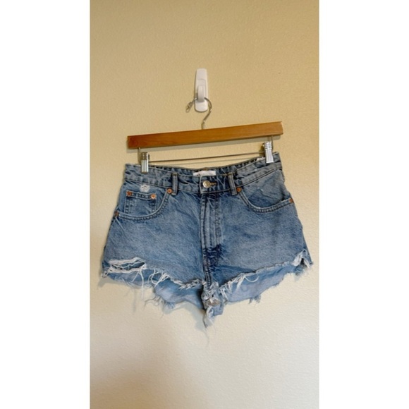 Zara Lightwash High-Waisted Distressed Denim Mom Shorts 6 - Picture 1 of 9